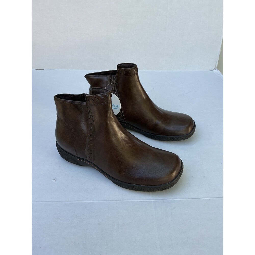 Women’s boots size 6.5 i